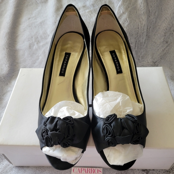 Caparros 8.5M 'Nahla' Black Silk Open Toe 2.5" Heels - Picture 2 of 10
